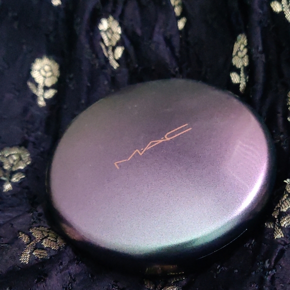 Mac Delphic Bronzer - Picture 2 of 3